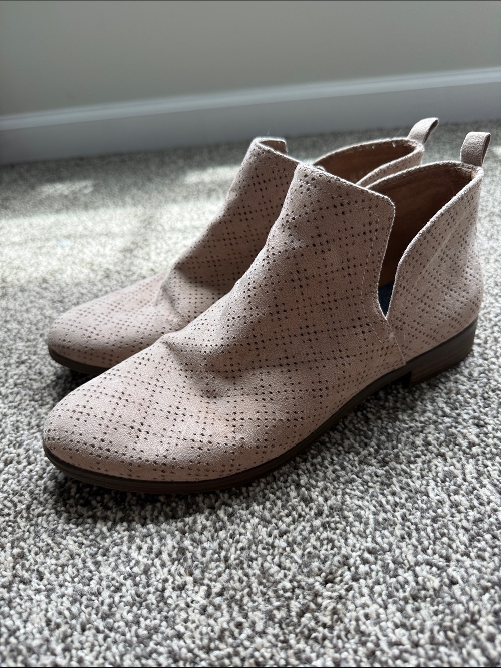 Dr. Scholl’s Putty Beige Microfiber Perforated Rate Zip Anke Boots | W 8.5